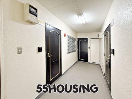 ց@-