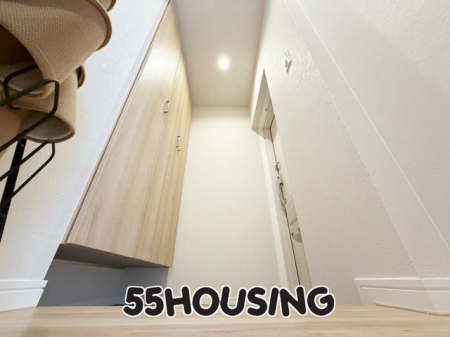 ց@-
