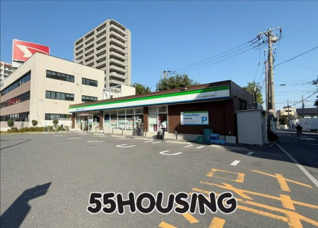 ���ӊ��@�t�@�~���[�}�[�g�������܍��݌ܒ��ړX �k��4���B 320m