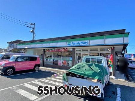 ���ӊ��@�t�@�~���[�}�[�g���{�v���X �k��5���B 400m